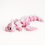 Blyss Rosa – beweglicher 3D-gedruckter Drache in rosa und weiß vor hellem Studiohintergrund, Produktfoto