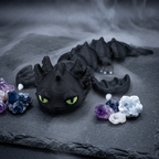 Orex – schwarze bewegliche Drachenfigur in mystischer Fantasy-Szene, Produktfoto